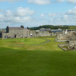 El hoyo 1 de Ardglass, visto desde el green.